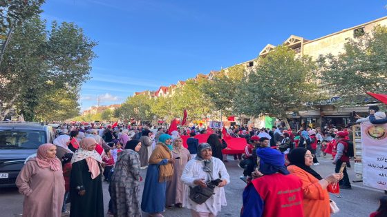 أزرو تُعيد وهج المسيرة الخضراء: 800 ألف مواطن يهتفون “الله، الوطن، الملك” في لوحة وطنية مهيبة