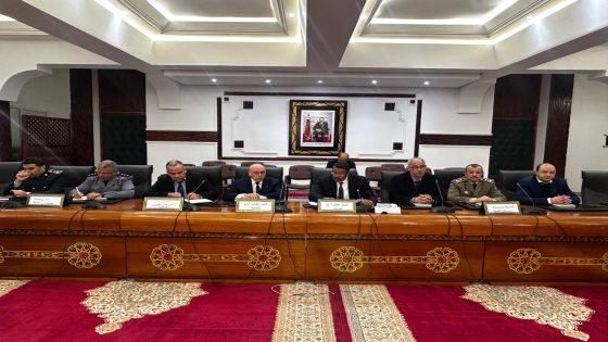 عمالة إقليم تاونات تستنفر لجان اليقظة لمواجهة موجة البرد… إجتماع تنسيقي برئاسة عامل الإقليم لتأمين التدخلات الاستباقية بالمناطق الجبلية