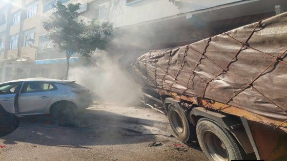 شاحنة مواد بناء تقتحم بنايتين بالفنيدق: قتلى وجرحى