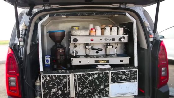 قبل كأس إفريقيا.. قرارات صارمة بحجز عربات بيع القهوة العشوائية بعدد من المدن المغربية