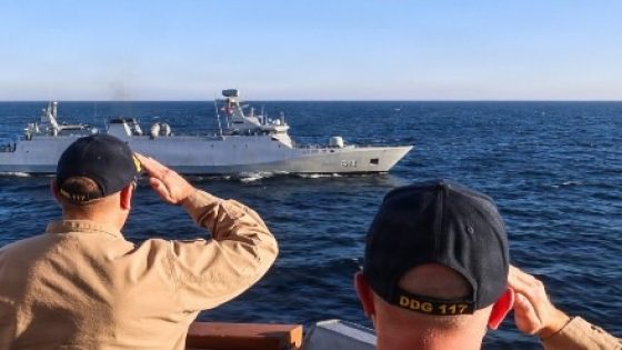 تدريبات مثيرة بين المدمرة الأمريكية بول إغناتيوس والسفينة طارق بن زياد