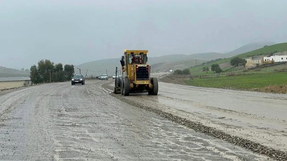 مشروع طريق يتحول لمشروع للموت بين تاونات وفاس: غياب علامات التشوير يحول أشغال “التثنية” إلى فخ .. فأين المراقبة ؟