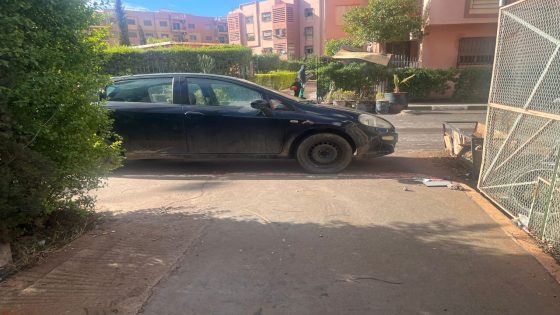 زوج مالكة شقة بإقامة الياقوت بدار السلام يغلق مدخل الإقامة ويثير استياء الساكنة