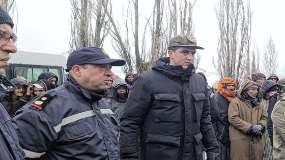 إقليم إفران قائد سيدي عدي يبيت ليلة كاملة في سيارته لمتابعة فك الحصار عن ساكنة جبال سيدي عدي