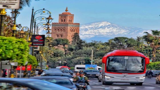 قمم جبال الأطلس تتوج بالثلوج وتستقطب عشاق الطبيعة