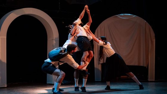 بالحسيمة.. عرض «المسرح المهجور» يعيد إحياء أسئلة الطفولة والهوية في تجربة مسرحية بثلاث لغات