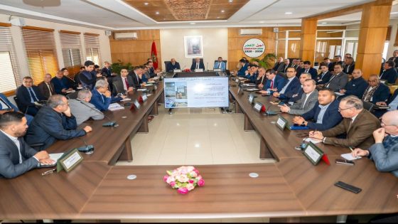 من إقليم العرائش | وزير الفلاحة يترأس اجتماعًا طارئًا بالقطب الفلاحي اللوكوس ويزور أولاد أوشيح لتقييم أضرار الفيضانات