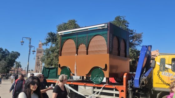 مراكش: نموذج “الكوتشي” الجديد يُرسّخ التأهيل الشامل وإطلاق الحنطات النموذجية للعصائر والفواكه الجافة بساحة جامع الفنا بعد تشاور ميداني مع المهنيين