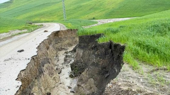 إقليم تاونات : حين تتحول الطرق إلى أدلة إتهام : التساقطات المطرية تكشف شبهات فساد بمشاريع طرقية