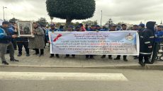 عمّال النظافة “ARMA” يحتجون في طنجة للمطالبة بتحسين أوضاعهم .