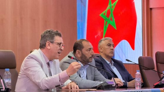 أرباب النقل الدولي بالمغرب يخوضون إضرابا مفتوحا، بسبب القيود والعراقيل الأوروبية.