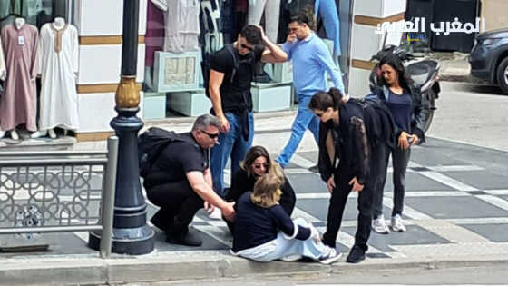 انزلاق سائحة أجنبية في شوارع طنجة يتسبب بها في إصابة جزئية بالمعصم….والحادث يعيد السؤال عن جودة الرخام الدي ثم استعماله في إعادة تصميم وتهيئة المدينة.