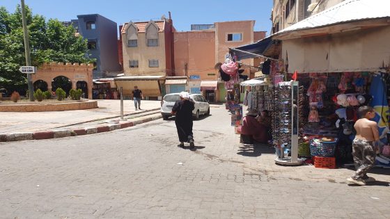 قائد المقاطعة الثانية بأزرو يربك أصحاب النفوذ بسويقة أزرو ويحجز سلعهم.. حملة حازمة تعيد هيبة السلطة المحلية وأعوانها وتؤكد أن لا أحد فوق القانون