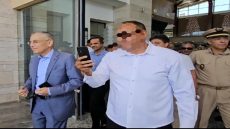 زيارة والي مراكش لمحطة العزوزية تثير تساؤلات حول حضور شخص غير ذي صفة ضمن الوفد الرسمي وتدخله في عمل الصحفيين