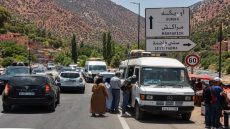 اختناق مروري يخنق “ستي فاضمة ” فوضى توقفات النقل المزدوج تربك حركة السير بوادي أوريكة