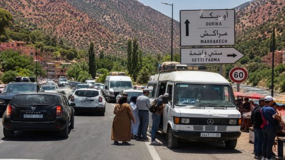اختناق مروري يخنق “ستي فاضمة ” فوضى توقفات النقل المزدوج تربك حركة السير بوادي أوريكة