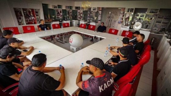 كريزي بويز تجتمع برئيس الكوكب المراكشي وتدعو إلى توحيد الجهود لإنجاح المشروع الرياضي