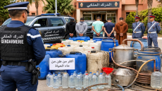 ضربة أمنية نوعية بمراكش.. يونس عاكيفي يقود تفكيك شبكة خطيرة لتصنيع وترويج “ماء الحياة” وحجز أكثر من طن من المسكر التقليدي